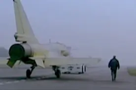 歼-10CE赴约巴黎航展 听听它的传奇故事图片