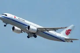 视频丨第一架身披国旗的C919，起飞图片