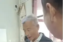 花5555元买烧饼的大爷找到了，对话店主：等了3天也没等到这位顾客，还有骗子打电话说要认领这笔钱图片