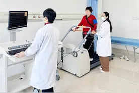 江夏市民偶感胸闷心慌，在医院“跑步机”完成心功能检测图片