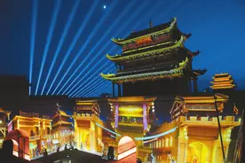 嘉峪关开启“夜游”模式图片