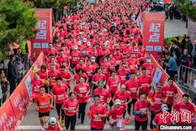 黄河岸边上演速度与激情 全国选手乾坤湾挑战畅跑图片