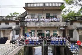 拒绝“填鸭式教学”，学生需要全面的培养｜记者观察图片
