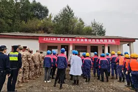 江西德安：吴山镇未雨绸缪战“汛”情，基干民兵为尾砂库筑牢“安全堤”图片