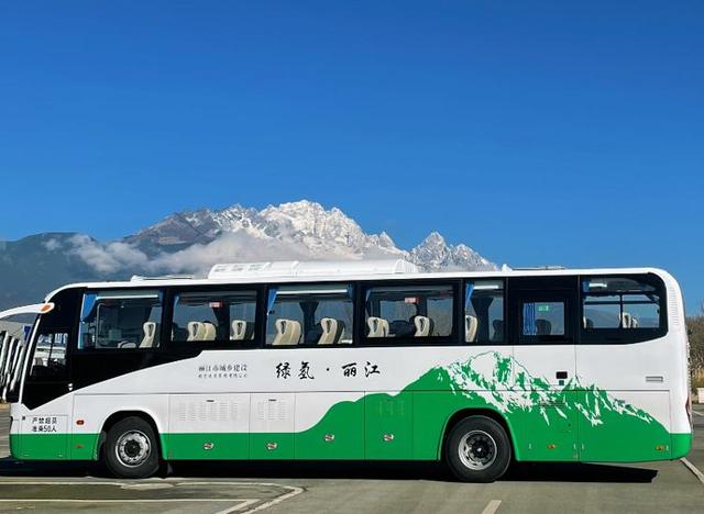 海报观察丨从交通工具到旅行搭子，丽江公交如何让乘客畅游“诗和远方”？