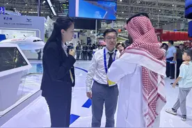 航展直击 | 中东客商对中国大飞机有兴趣图片