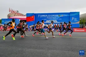 马拉松——2024兰州马拉松鸣枪开跑图片