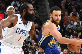 库里26+7+8克莱22分 勇士主场力克快船图片