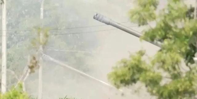 突发！老柬边境爆发激烈交火！泰柬交火第三天，泰国向中美俄等26国发函！泰国承认使用了集束弹，并称“可能开战”，此前佩通坦含泪发声