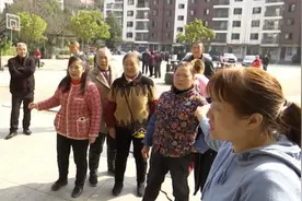十多年的公共广场变私人盈利球场？小区居民怒了：坚决不同意！图片