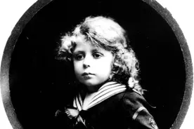 水手服：海军蓝与白色相间的世界图片