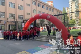 襄阳市人民路小学：“开学第一课” 为青少年撒下科学的种子图片