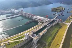 大藤峡水利枢纽船闸首次年检后恢复通航图片