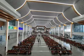 客流量创新高！高铁潮汕站“双节”假期日均开行旅客列车超过270列图片