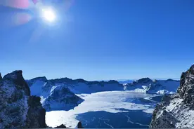 黄牛“囤票”单日达总量30%，长白山景区重拳出击：实名制购票，公安将逐个复查退票订单图片