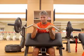 申花已经四连签，泰山队的首签何时才能到队？图片