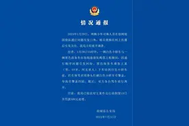 警方通报奔驰车插队：男子被拘留10日并罚款图片