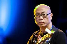 知名音乐人心脏骤停送医抢救，曾制作《单身情歌》《深呼吸》图片