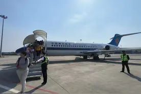 国产ARJ21飞机载客突破1000万人次图片