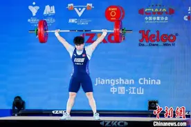 举重亚锦赛：中国女队单日打破三项世界纪录图片