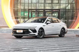 全新现代索纳塔实车亮相！1.5T/2.0T可选，将于明年1月预售…图片