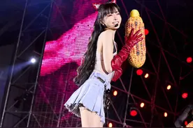 “猪哥亮”50岁女儿劲歌热舞被赞，网友：比王心凌还甜美图片