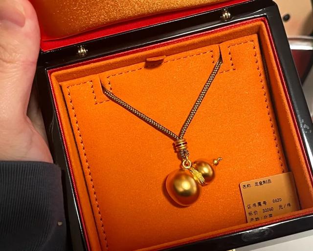 疯狂抢黄金的年轻人,后悔了