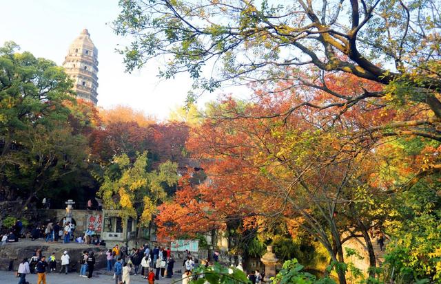 江苏苏州：虎丘景区色彩斑斓