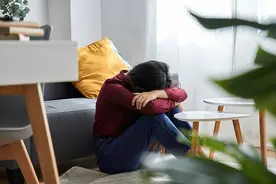 闪电心灵愈站｜初一女孩突然厌学 心理专家：父母的“摘果教育”破坏了生长轨迹图片