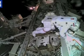 滞留太空7个月后，美宇航员完成太空行走图片