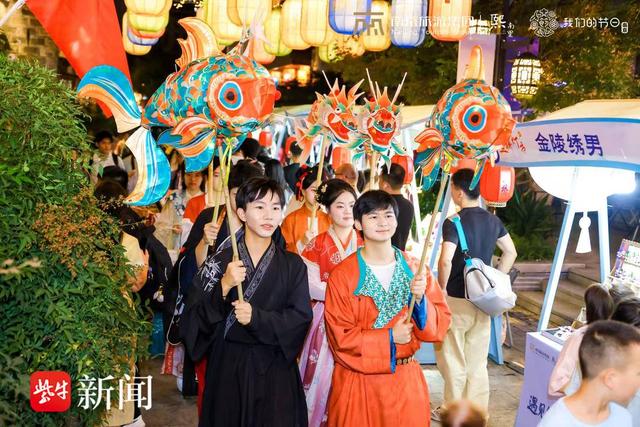 南京笪桥灯市上新，国庆中秋来熙南里赏灯、听戏、“惠”消费