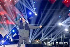 李克勤、海来阿木领衔，九如山音乐旅游美食嘉年华首场开唱图片