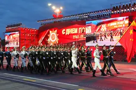 中国人民解放军仪仗分队参加白俄罗斯纪念苏联伟大卫国战争胜利80周年阅兵式图片