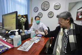 朝阳区社区中医诊疗挺有“国际范”，针灸、汤药深受外国友人欢迎图片