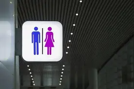 1∶2，火车站解决女性如厕难，这个改得好！图片