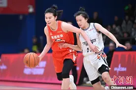 四川女篮力克新疆女篮 豪取WCBA新赛季十连胜图片