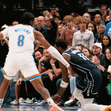 艺术🎨！慢放看一下欧文杀死比赛的一球 丝滑运球衔接左手抛投图片