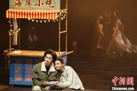 百名港澳台及内地（大陆）学生共同创演舞剧《一双筷子》图片
