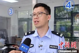 上海：首批有效期20年的第二代居民身份证迎来换领高峰图片