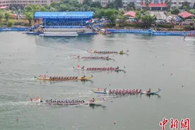 2025“庐山杯”长江经济带龙舟邀请赛在江西九江开赛图片