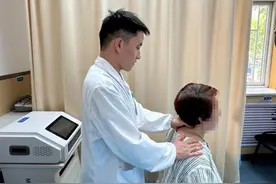 腰酸背痛都可以通过推拿解决吗？专家来答疑图片