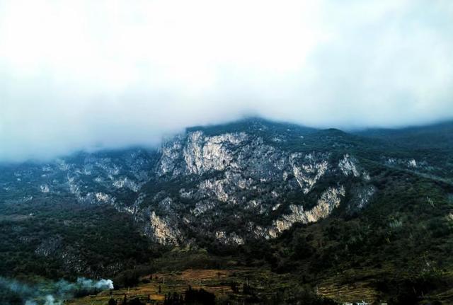 百车河温泉：山水为幕，温泉如诗