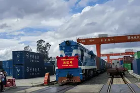 “湾区号”深圳至新疆喀什班列常态化开行图片