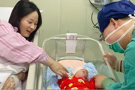 新年迎接新生命，龙年宝宝来报喜图片