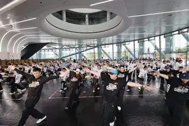 300余位街舞少年齐聚广州挑战吉尼斯世界纪录图片