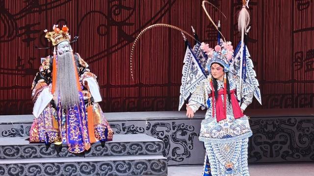近60年未演！“梅花”刘谊领衔川剧《连环计》演绎三国美学