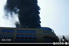 济南花园路某工地突发火灾 消防：明火已扑灭，现场无伤亡图片