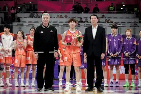 WCBA全明星周末星锐赛：北区星锐胜南区星锐图片