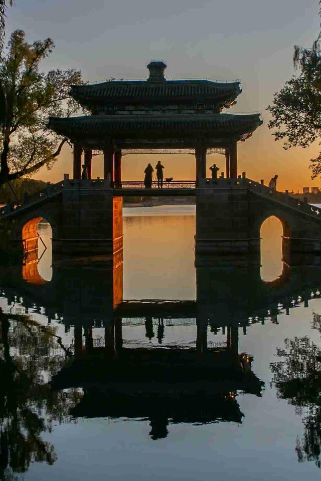 京城拍客今日精选｜深秋绿波暖 枫红衬晴空