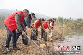 浙江长兴：杏福传递 净美母亲河图片